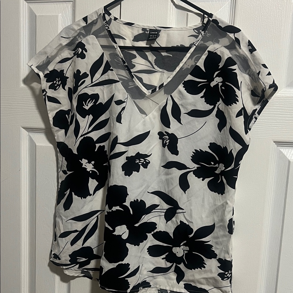 Source Unknown Monochrome Floral Blouse